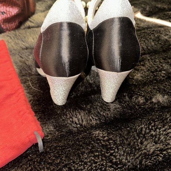 CHANEL - Picture 10 of 11